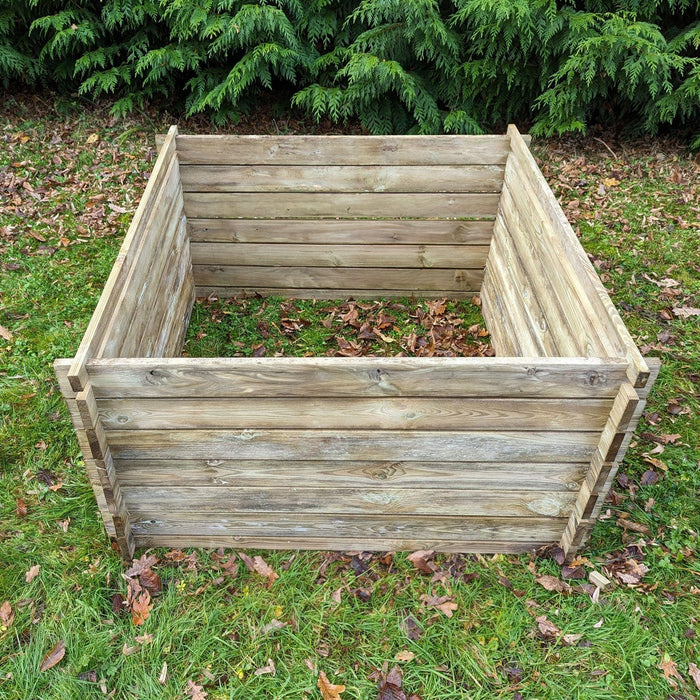 Medium size composter UK for outdoor, with improved aeration