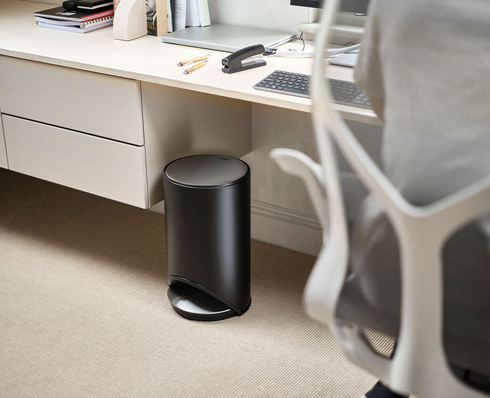 [hidden] [lifestyle] Arc™ 10L Easy-push Matt Black Pedal Bin - 30151 - Image 2