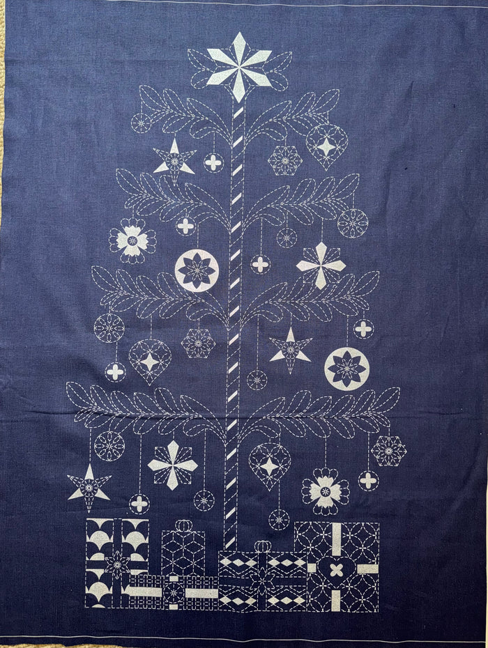 DVC1007 Sashiko Christmas Tree Panel Green with Gold Accents