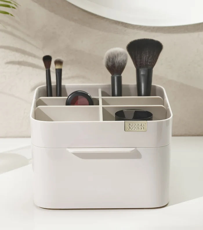 [hidden] [lifestyle] Make Me Up Compact Mirror & Makeup Organiser Set - 75007 - Image 2
