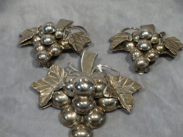 Mexican Silver suite of Grape Motif Pendant and Earrings
