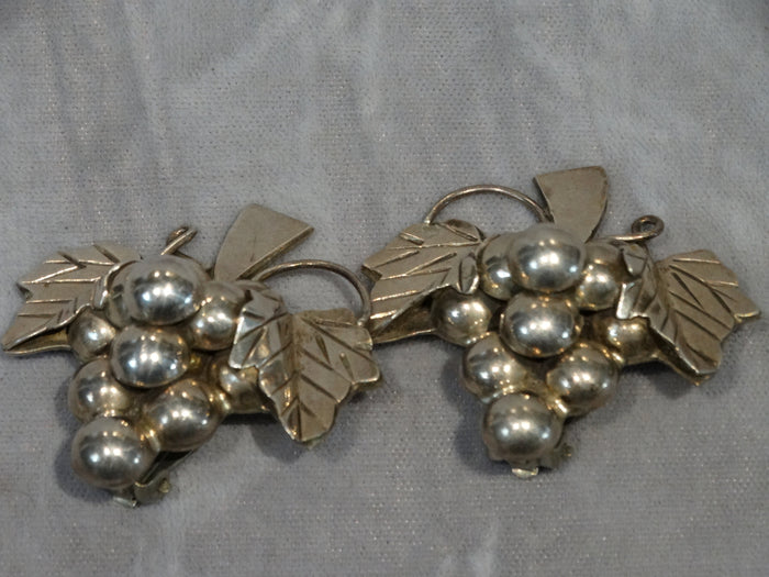 Mexican Silver suite of Grape Motif Pendant and Earrings