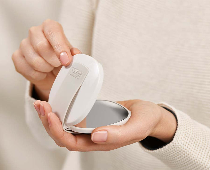 [hidden] [lifestyle] Viva 2-in-1 Compact Magnifying Mirror - 75006 - Image 2